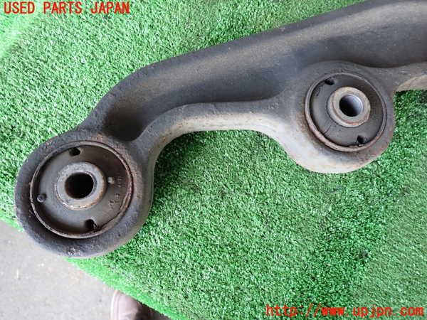 2UPJ-9234325176]ランクル80系(FZJ80G)右フロントロアアーム1 中古_2