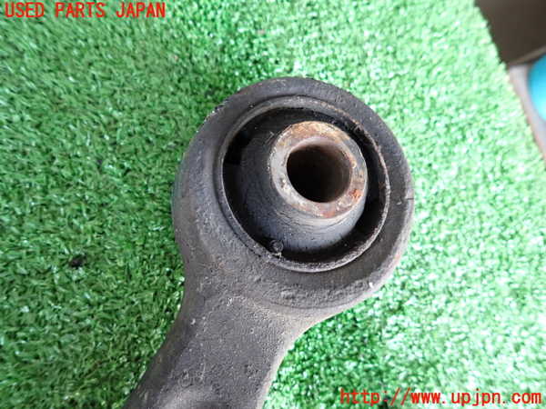 2UPJ-9234325176]ランクル80系(FZJ80G)右フロントロアアーム1 中古_3