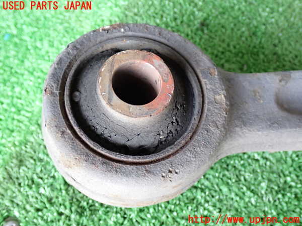 2UPJ-9234325186]ランクル80系(FZJ80G)左フロントロアアーム1 中古_2