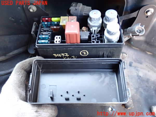 2UPJ-9234326742]ランクル80系(FZJ80G)ヒューズボックス2 中古_2