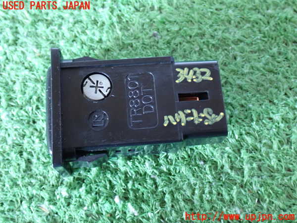 2UPJ-9234326290]ランクル80系(FZJ80G)ハザードスイッチ 中古_2