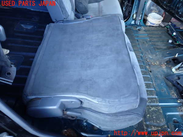 2UPJ-9234327145]ランクル80系(FZJ80G)右2列目シート 中古_4
