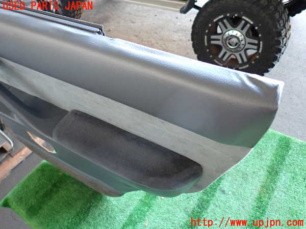 2UPJ-9234321294]ランクル80系(FZJ80G)右後ドア内張り ジャンク_3