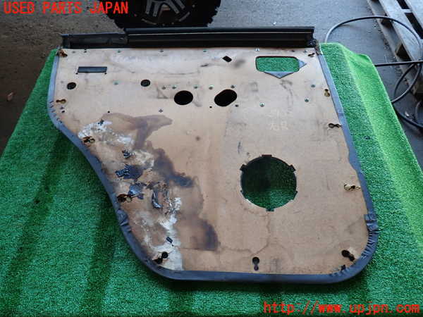 2UPJ-9234321294]ランクル80系(FZJ80G)右後ドア内張り ジャンク_5