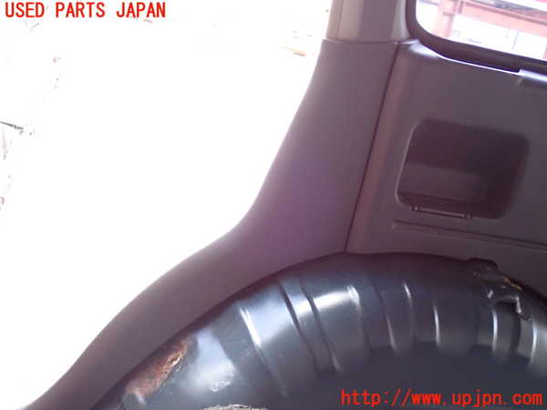 2UPJ-9234327675]ランクル80系(FZJ80G)右リアピラートリム 中古_2