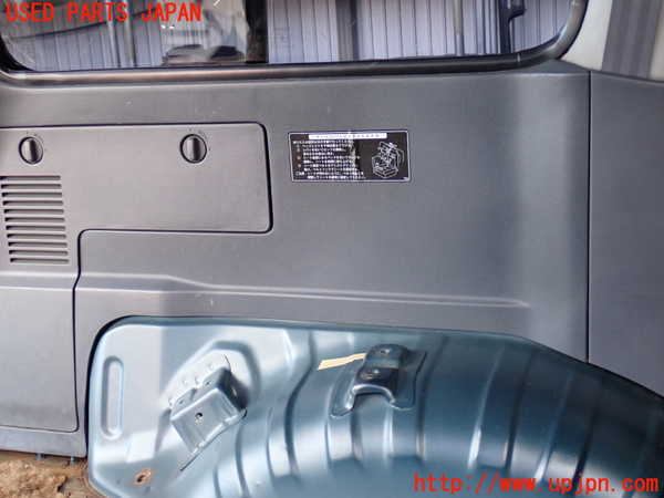 2UPJ-9234327680]ランクル80系(FZJ80G)左リアピラートリム 中古_3