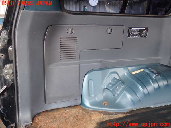 2UPJ-9234327680]ランクル80系(FZJ80G)左リアピラートリム 中古_4