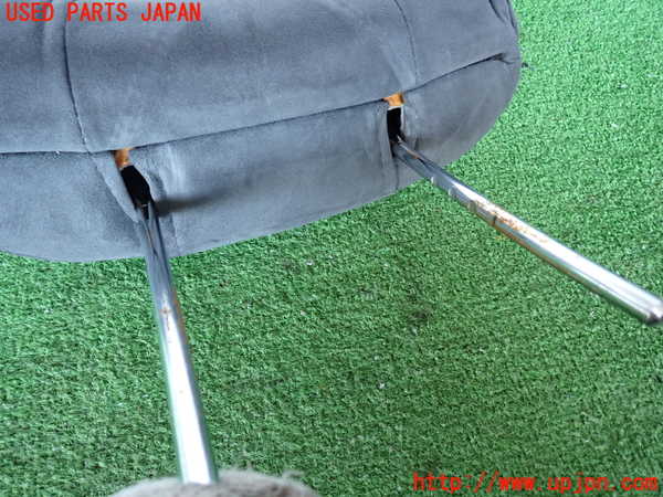 2UPJ-9234327040]ランクル80系(FZJ80G)運転席ヘッドレスト 中古_2