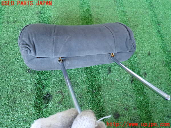 2UPJ-9234327150]ランクル80系(FZJ80G)右2列目ヘッドレスト 中古_2