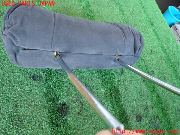 2UPJ-9234327180]ランクル80系(FZJ80G)左2列目ヘッドレスト 中古_2