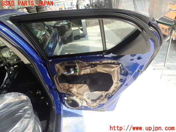 1UPJ-9234331290]レクサス・CT200h(ZWA10)右後ドア 中古_3