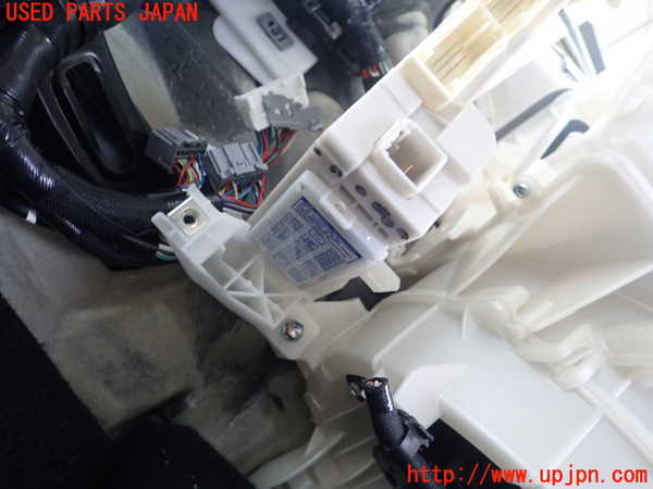 1UPJ-9234336742]レクサス・CT200h(ZWA10)ヒューズボックス2 中古_2