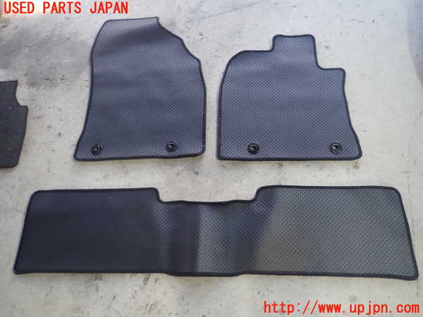 1UPJ-9234337800]レクサス・CT200h(ZWA10)フロアマット 中古_3