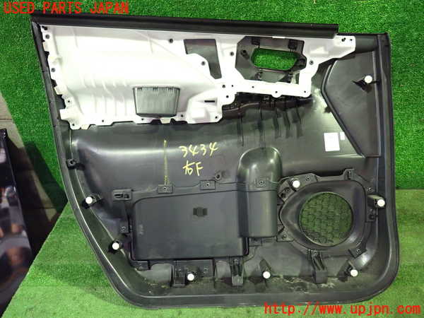 1UPJ-9234341234]セレナ e-POWER(HFC27)右前ドア内張り 中古_4