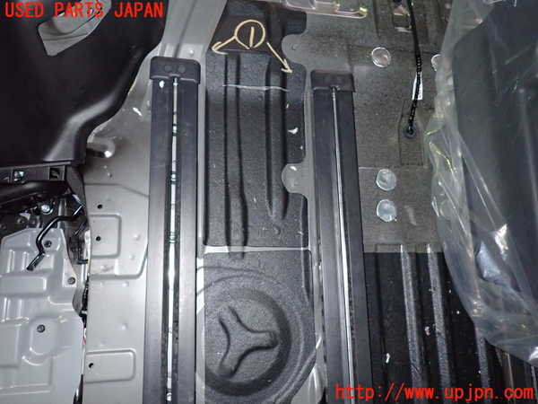 1UPJ-9234347496]セレナ e-POWER(HFC27)シートレール①1 中古_2