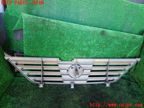 1UPJ-9234351050]セレナ(TC24)ラジエターグリル 中古_3