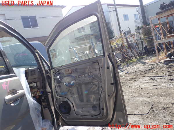 1UPJ-9234351230]セレナ(TC24)右前ドア 中古_4