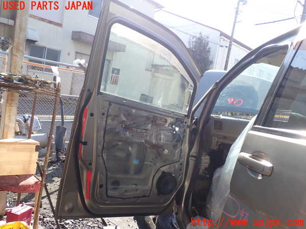 1UPJ-9234351260]セレナ(TC24)左前ドア 中古_4