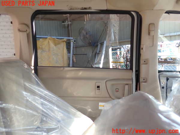 1UPJ-9234351320]セレナ(TC24)左後ドア 中古_4