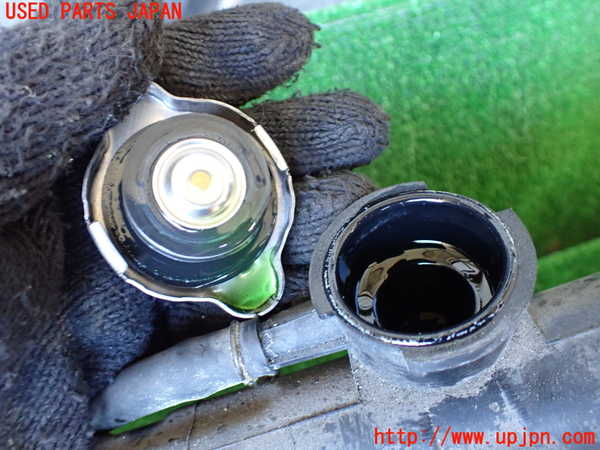 1UPJ-9234352321]セレナ(TC24)ラジエーター1 中古_4