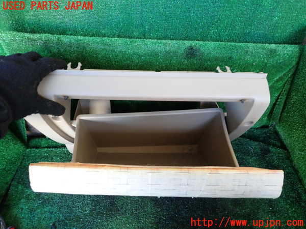 1UPJ-9234357516]セレナ(TC24)グローブボックス1 中古_3