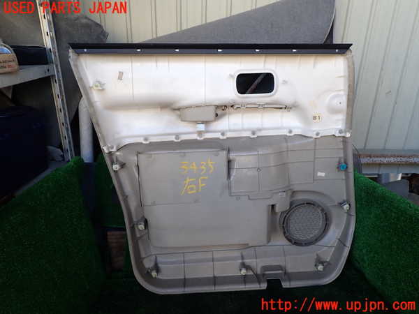 1UPJ-9234351234]セレナ(TC24)右前ドア内張り 中古_4