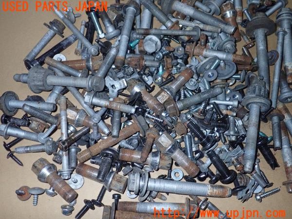 3UPJ=9234360720]BMW ミニ(MINI)ジョンクーパーワークス(MFJCW R56)ネジ・ナット・ステー類 ジャンク_3