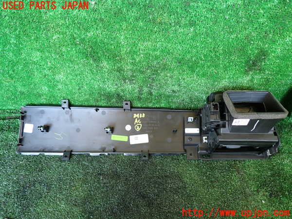 1UPJ-9234387527]ジャガー・XF スポーツブレイク(JBS2NC)エアコン吹き出し口2 中古_3