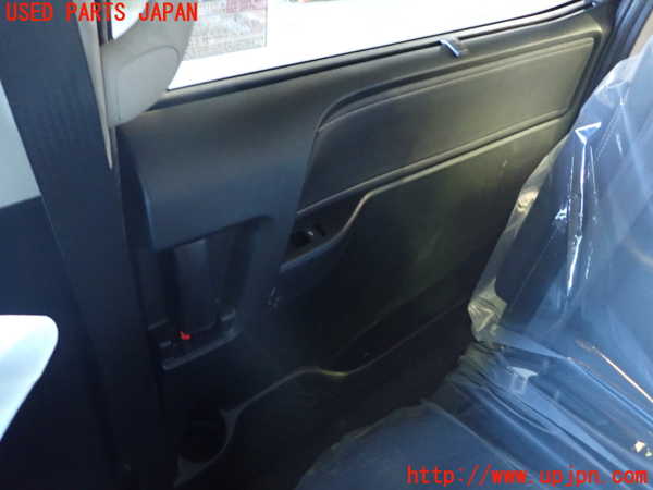 1UPJ-9234391290]エスクァイアハイブリッド(ZWR80G)右後ドア 中古_5