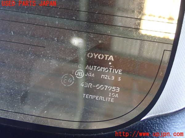 1UPJ-9234391380]エスクァイアハイブリッド(ZWR80G)右クォーターガラス 中古_2