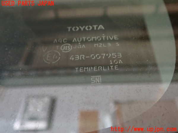 1UPJ-9234391382]エスクァイアハイブリッド(ZWR80G)左クォーターガラス 中古_2