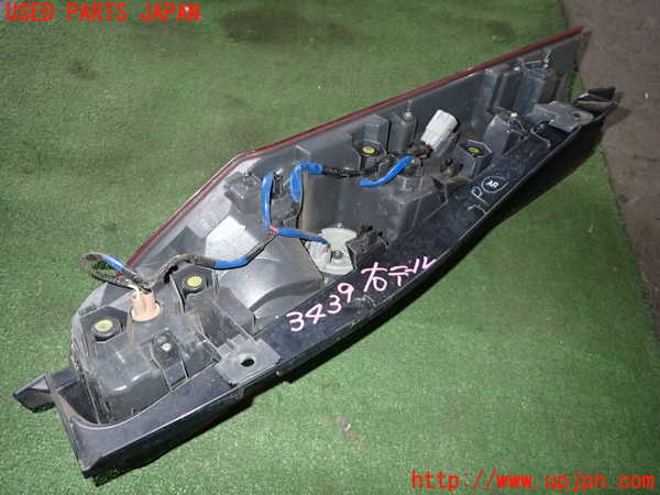 1UPJ-9234391530]エスクァイアハイブリッド(ZWR80G)右テールランプ 中古_3