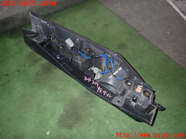 1UPJ-9234391536]エスクァイアハイブリッド(ZWR80G)左テールランプ 中古_3