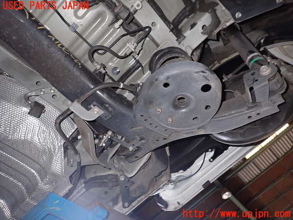 1UPJ-9234395380]エスクァイアハイブリッド(ZWR80G)リアアクスルビーム 中古_4