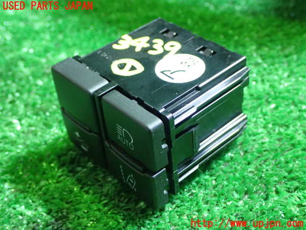 1UPJ-9234396306]エスクァイアハイブリッド(ZWR80G)スイッチ1 中古_2