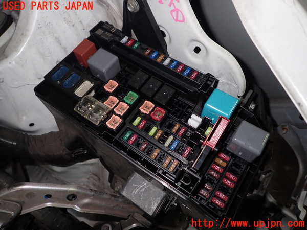 1UPJ-9234396741]エスクァイアハイブリッド(ZWR80G)ヒューズボックス1 中古_2