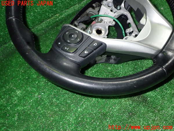 1UPJ-9234397855]エスクァイアハイブリッド(ZWR80G)ステアリングホイール 中古_4
