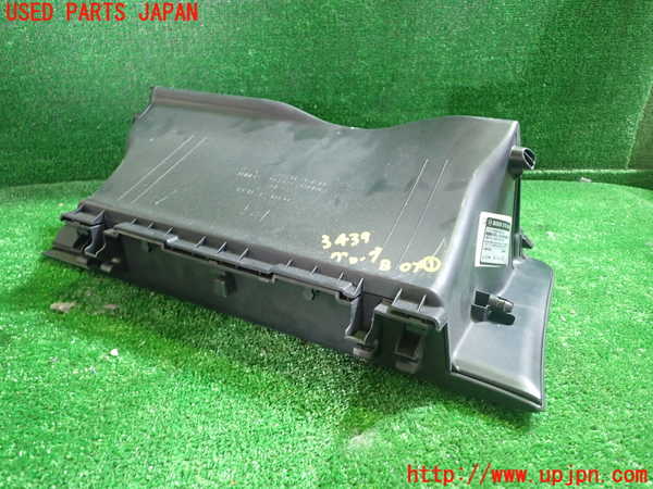 1UPJ-9234397516]エスクァイアハイブリッド(ZWR80G)グローブボックス1 中古_4