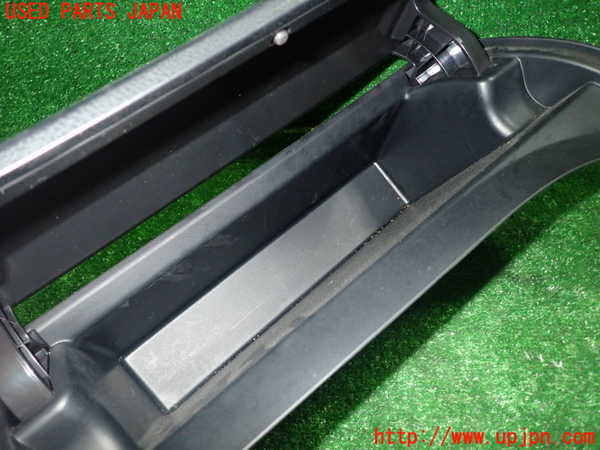 1UPJ-9234397517]エスクァイアハイブリッド(ZWR80G)グローブボックス2 中古_4