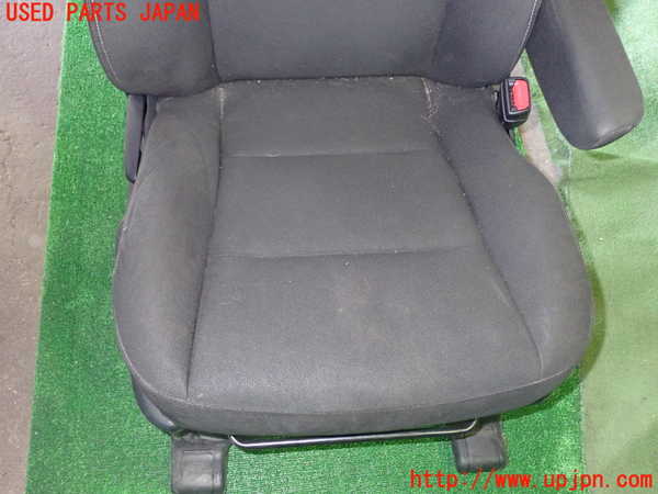 1UPJ-9234397035]エスクァイアハイブリッド(ZWR80G)運転席シート 中古_3