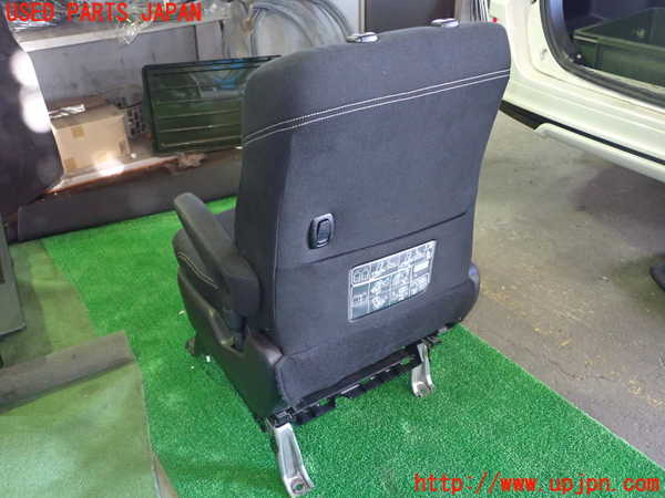 1UPJ-9234397035]エスクァイアハイブリッド(ZWR80G)運転席シート 中古_4
