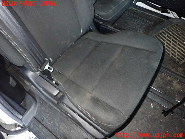 1UPJ-9234397145]エスクァイアハイブリッド(ZWR80G)右2列目シート 中古_2