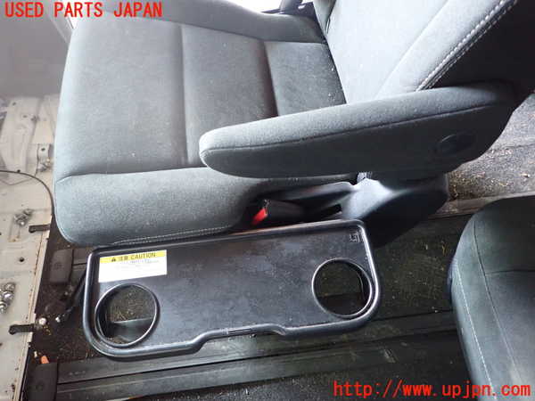 1UPJ-9234397145]エスクァイアハイブリッド(ZWR80G)右2列目シート 中古_4