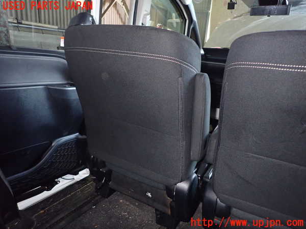 1UPJ-9234397175]エスクァイアハイブリッド(ZWR80G)左2列目シート 中古_5