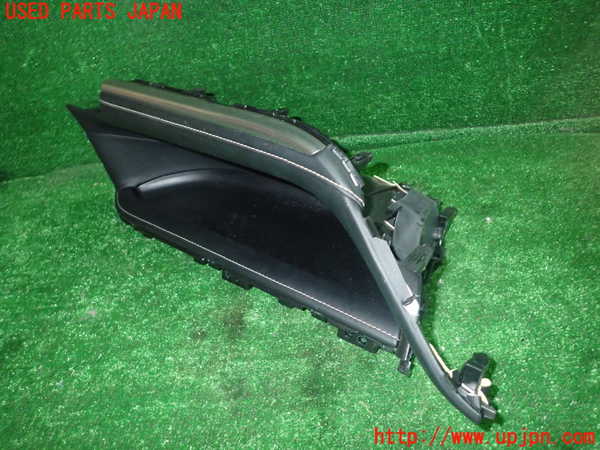 1UPJ-9234397841]エスクァイアハイブリッド(ZWR80G)小物入れ1 中古_2