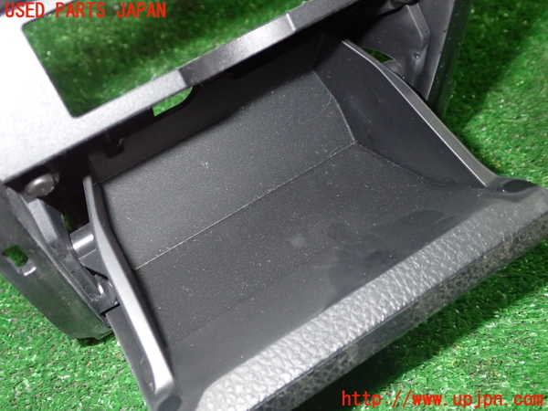 1UPJ-9234397842]エスクァイアハイブリッド(ZWR80G)小物入れ2 中古_4