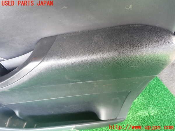 1UPJ-9234391234]エスクァイアハイブリッド(ZWR80G)右前ドア内張り 中古_3
