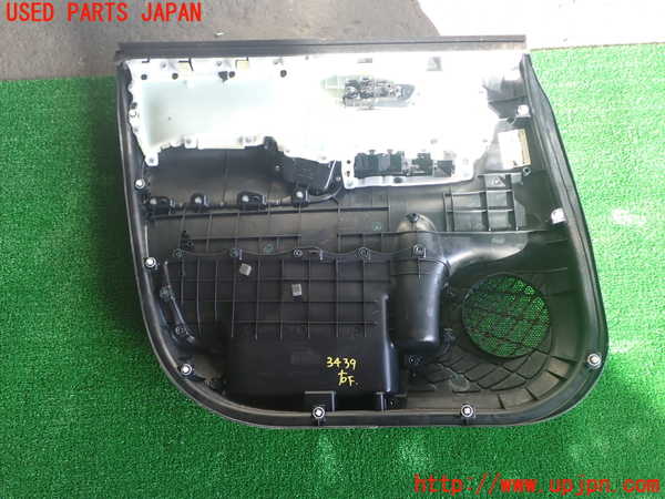 1UPJ-9234391234]エスクァイアハイブリッド(ZWR80G)右前ドア内張り 中古_5