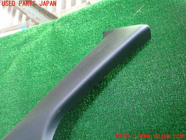 1UPJ-9234397655]エスクァイアハイブリッド(ZWR80G)右フロントピラートリム 中古_2