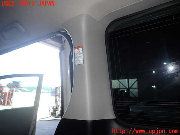 1UPJ-9234397675]エスクァイアハイブリッド(ZWR80G)右リアピラートリム 中古_2